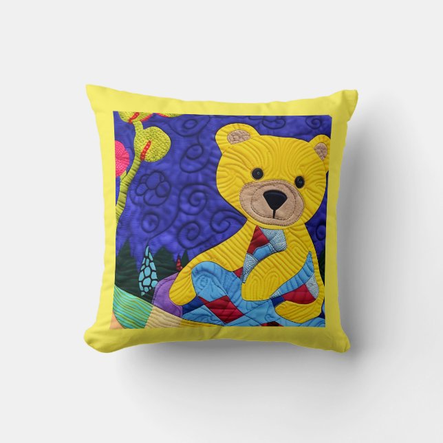 Nalle med liten Gult Kort som design Kudde (Framsida)