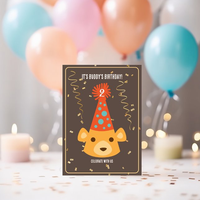 Nalle på födelsedagen vid Party Hat Inbjudningar (Skapare uppladdad)