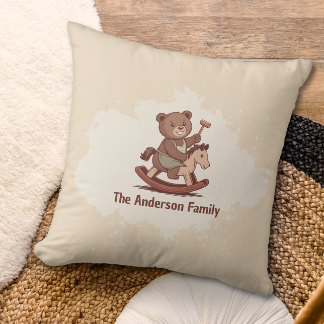Nalle som rider en Rocking Horse Kudde (Teddy Bear riding a Rocking Horse Pillow)