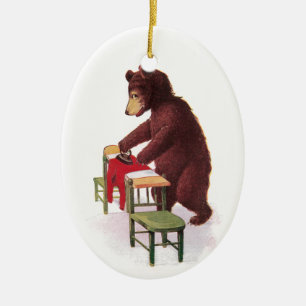Nalle som stryker kläder julgransprydnad keramik