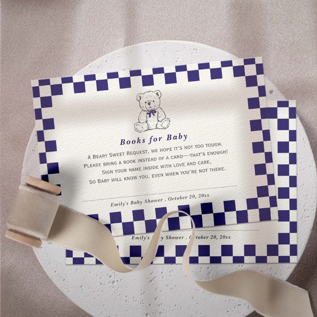 Nalle - Vår lilla Unge Bok Tilläggskort (Navy Blue checkered Teddy Bear-Our Little Cub, Books for baby Card for a Baby Boy Shower)
