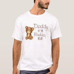 Nallens personlig-familjskjorta t shirt<br><div class="desc">Nallens födelsedagskalas personlig matchande familjetjocka. Björnskjortan med födelsedag på baksidan. Pappa på födelsedagskalven.</div>