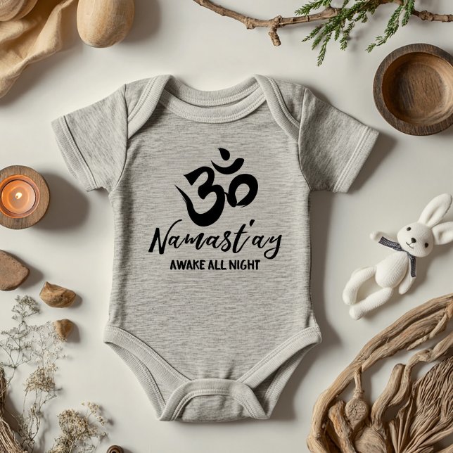 Namast'ay AVakna hela natten Baby Bodykostym T Shirt (Namast'ay Awake All Night, because trust us, they will!)