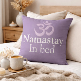 Namastay I Säng Yoga Lavendel lila vit Rolig Kudde