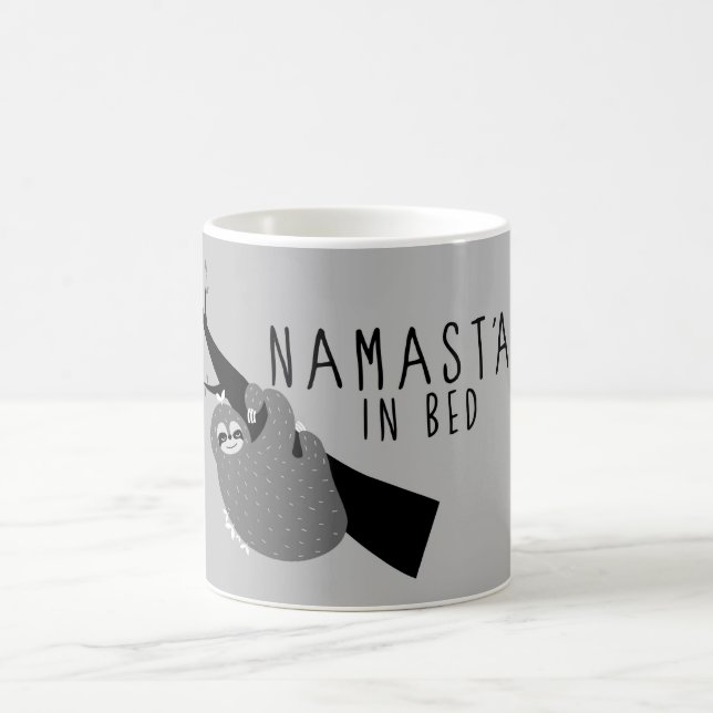 namast'ay i sängsloth kaffemugg (Center)