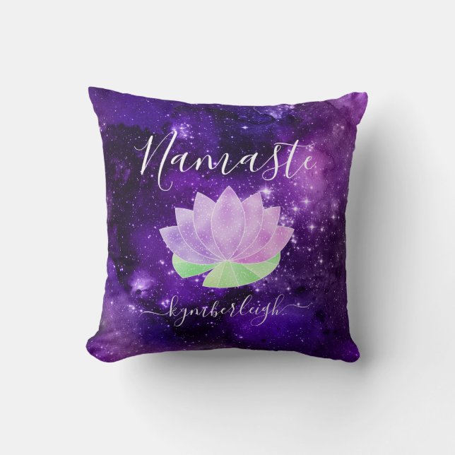 Namaste Cosmic Lila Lotus Flower Monogram Namn Kudde (Framsida)