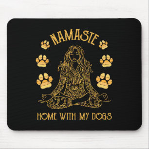 Namaste Hemma Med Min Hund Rolig Yoga Musmatta