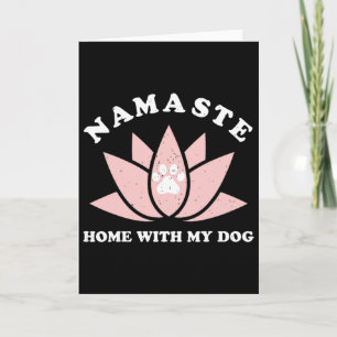 Namaste Hemma Med Min Hund Roligt Yoga-present För Kort