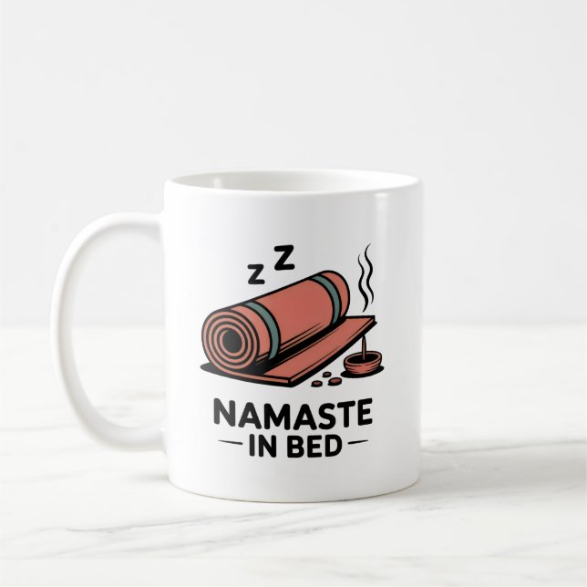 Namaste in Bed Mug – Funny Yoga & Self-Care Gift Kaffemugg (Vänster)