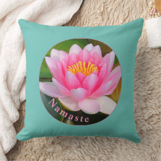 NAMASTE ROSA VATTEN LILY BLOMMAR DEKORATIV KUDDE