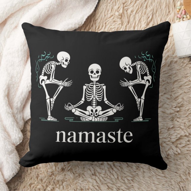 Namaste Skeletons - Funny Yoga Halloween Kudde (Filt)