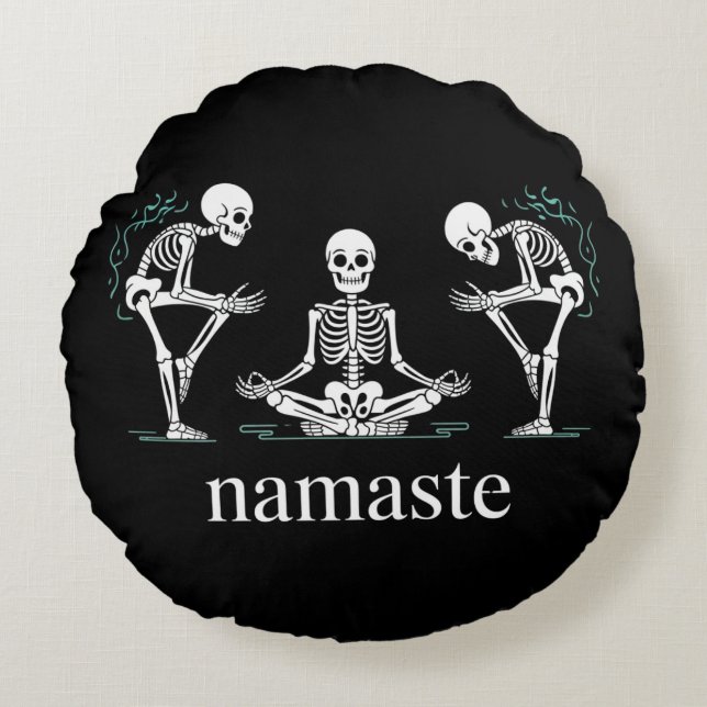 Namaste Skeletons - Funny Yoga Halloween Rund Kudde (Framsidan)