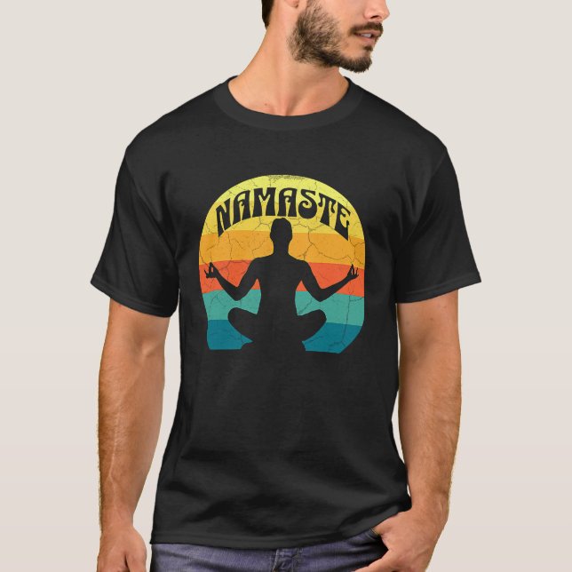 Namaste Yoga Pose Peace Meditate Zen Retro Sunset  T Shirt (Framsida)
