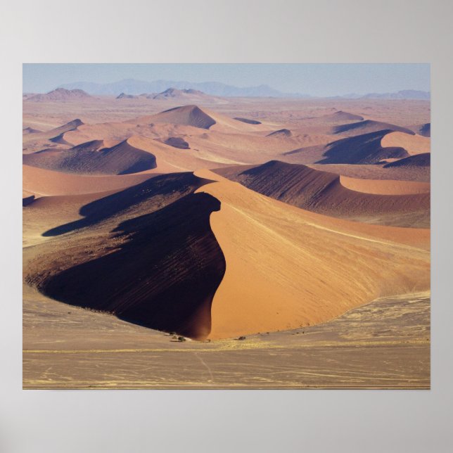 Namibia, Namib-Naukluft Park. Flygbild över Poster (Framsidan)