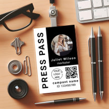 namn bricka, vit qr-mediekod, press-id-bricka