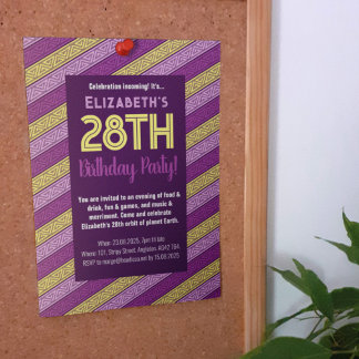 Namn & Födelsedagsfest Celtic Rand Lila Inbjudningar