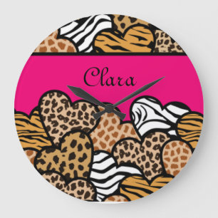 Namn i Girly Rosa Playful Animal Print Hearts Stor Klocka