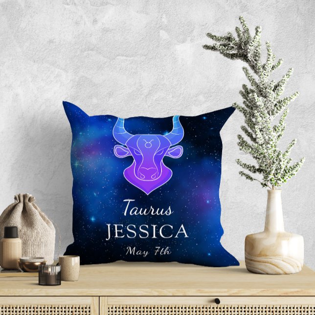 Namn med Zodiac-tecknet Taurus Gift Dekorativ kudd Kudde (Skapare uppladdad)