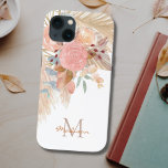 Namn Monogram Pampas Grass  Rosa Blommigt<br><div class="desc">Den här snyggtens telefonväska är dekorerad med vattenfärgat pampasgräs,  eukalyptus,  blommor och torkat löv. Anpassade enkelt med ditt monogram och namn. Eftersom vi skapar vår teckning kommer du inte att hitta just den här bilden från andra designers. Ursprunglig vattenfärg © Michele Davies.</div>