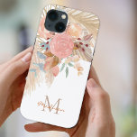 Namn Monogram Pampas Grass  Rosa Blommigt<br><div class="desc">Den här snyggtens telefonväska är dekorerad med vattenfärgat pampasgräs,  eukalyptus,  blommor och torkat löv. Anpassade enkelt med ditt monogram och namn. Eftersom vi skapar vår teckning kommer du inte att hitta just den här bilden från andra designers. Ursprunglig vattenfärg © Michele Davies.</div>
