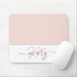 Namn Monogram Vit ros Rosa White Abstrakt Musmatta<br><div class="desc">Modern Abstrakt Contemporary Design Italiensk design Florence mode florenceK</div>