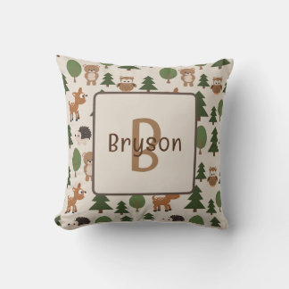 Namn Nursery Pillow med Woodland Theme Kudde