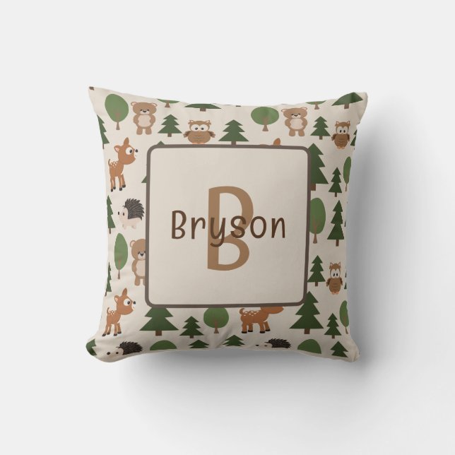 Namn Nursery Pillow med Woodland Theme Kudde (Framsida)