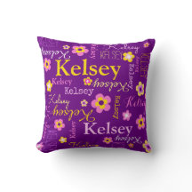 Namn och blomstertexttexten lila rosa gult kudde
