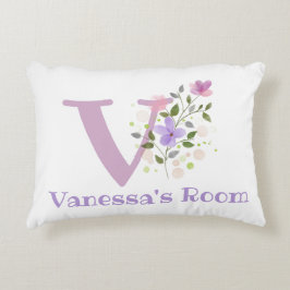 Namn och Initial på en Blommigt Design. Söt Prydnadskudde