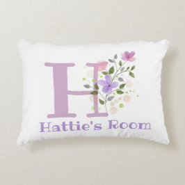Namn och Initial på en Blommigt Design. Söt Prydnadskudde