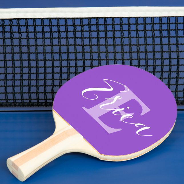 Namn och monogram brev E lila anpassningsbar Pingisracket (Insitu)