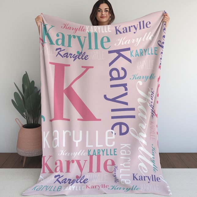 Namn och Monogram Cloud Ord Art Blanket för flicko Fleecefilt (Name and Monogram Cloud Word Art Blanket For Girls)