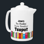 Namn Tea Drinking, Mystoppläsning<br><div class="desc">Den här Tekannan Namn Tea Drinking Bok Reading är perfekt för bok älskare medan de dricker i sitt favoritbok. Denna färgstarka tekanna är en underbar presentidé för bokmaskar och biblier.</div>