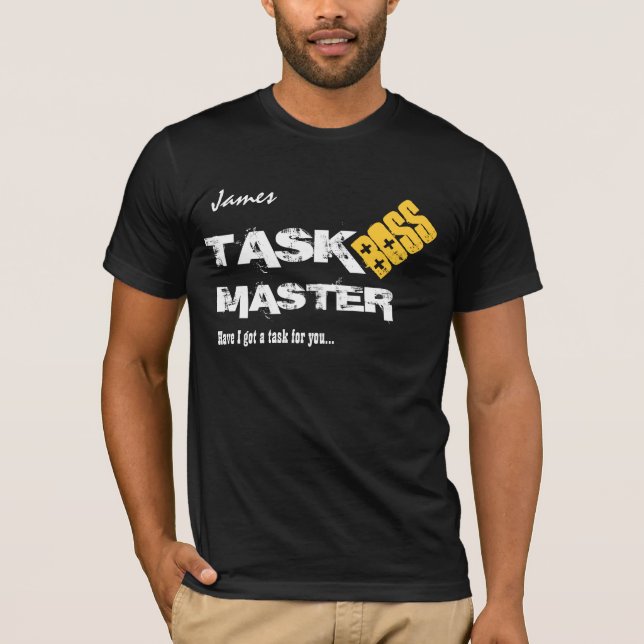 Namn V06 för anpassningsbar för rolig chefUPPGIFT Tee Shirt (Framsida)