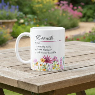 Namndefinition med feminint vildblommig kant kaffemugg
