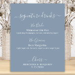 Namnteckning Drinks Anpassningsbar Dusty Blue Bröl Poster<br><div class="desc">Namnteckning Drinks! Den här namnteckning dricker pub-skylten med enkel elegant, och innehåller två cocktails "the Bride" och "Groom", personlig med dina utvalda drycker. Anpassa det här elegant bröllop-tecknet med namn och namnteckning drycker! COPYRIGHT © 2020 Judy Burrows, Black Hund Art - Med alla Höger reserverade. Namnteckning Drinks Anpassningsbar Dusty Blue...</div>