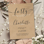 Namnteckning Rustic Kraft 40:e födelsedagen Inbjudningar<br><div class="desc">Med en namnteckning stil namn kan den här 40-årsjubiléet om kraftkraft i elegant vara personlig med dina uppgifter i chic med ett brev på en strålande kraftverksbakgrund. Designad av Thisisnotme©</div>