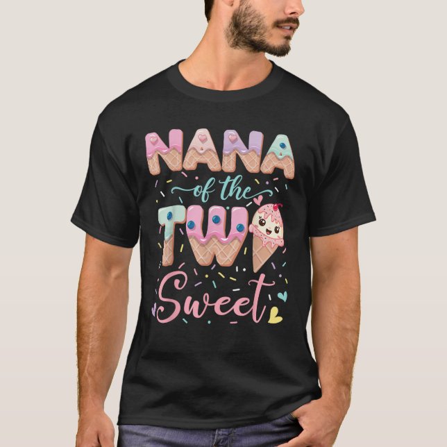 Nana av de två sötade iskräpparna Älskare 2:a föde T Shirt (Framsida)