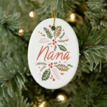 Nana Bright Holly-julfoto Julgransprydnad Keramik<br><div class="desc">Den här snyggten har mitt handdragna vintergrej i vibrerande färg. Anpassa baksidan med ett eget foto till anpassningsbarna. Köp helgdag med mera på www.zazzle.com/store/nbpaperco</div>