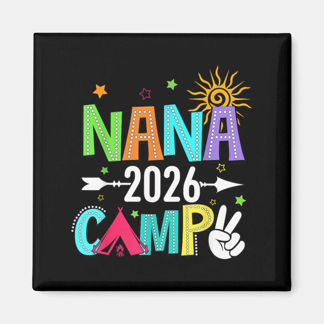 Nana Camp 2026 Familjesemester Sommarläger Crew Magnet (Framsidan)