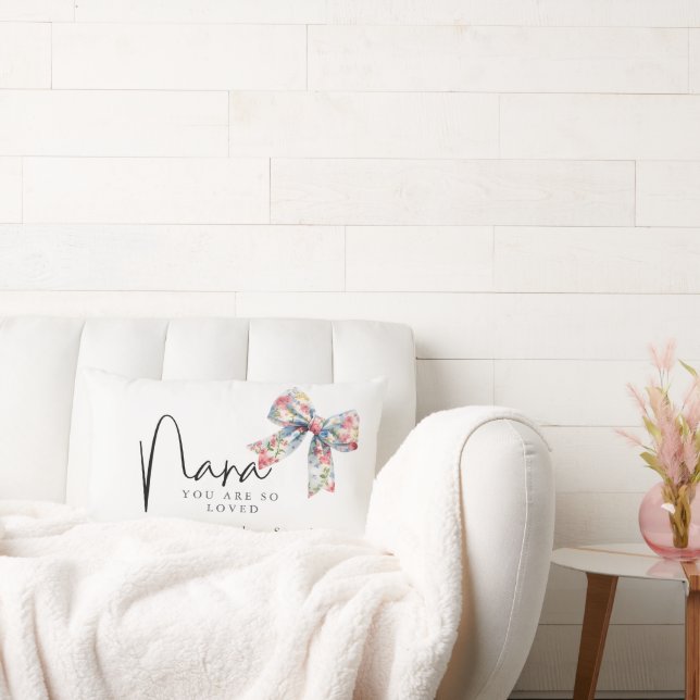 Nana du är så älskad handskriven rosa rosett lumbarkudde (Soffa)