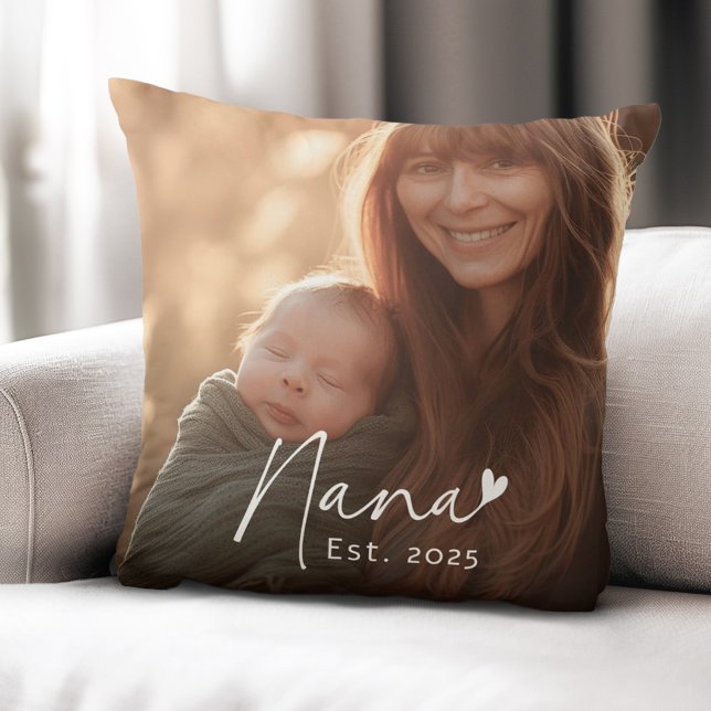 Nana Est-årets handskrivet skript med hjärtfoto Kudde (Nana Est year handwritten script with heart photo Throw Pillow)