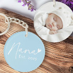 Nana Est-års handskrivet skript hjärtblått foto<br><div class="desc">Blåfotonyckelkedja som innehåller texten "Nana" i ett handskrivet stil-skript med lite hjärta i slutet och året nedan.</div>