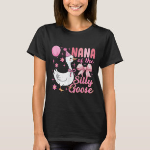 Nana Goose på den slumrande födelsedagskalan Fa T Shirt