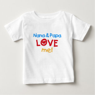 Nana och Pappa älskar mig T-shirt