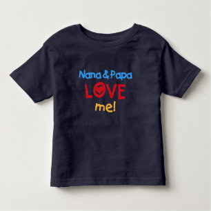 Nana och pappan älskar mig t-shirt