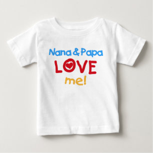 Nana och pappan älskar mig t shirt