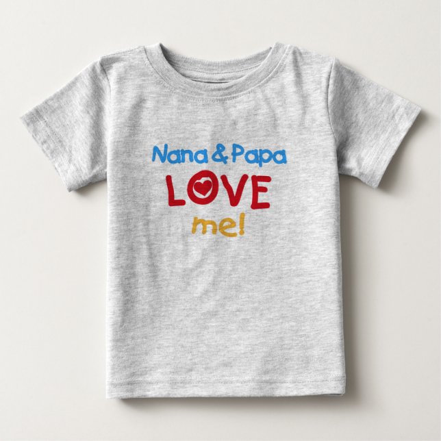Nana och pappan älskar mig t-shirt (Framsida)