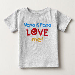 Nana och pappan älskar mig tee shirt