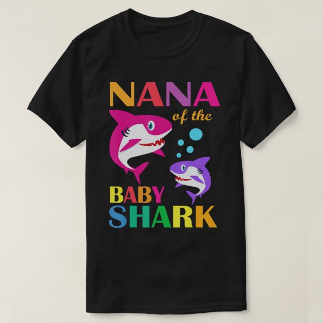 Nana vid Baby-hajdagen Nana Shark Mor" T Shirt (Design framsida)